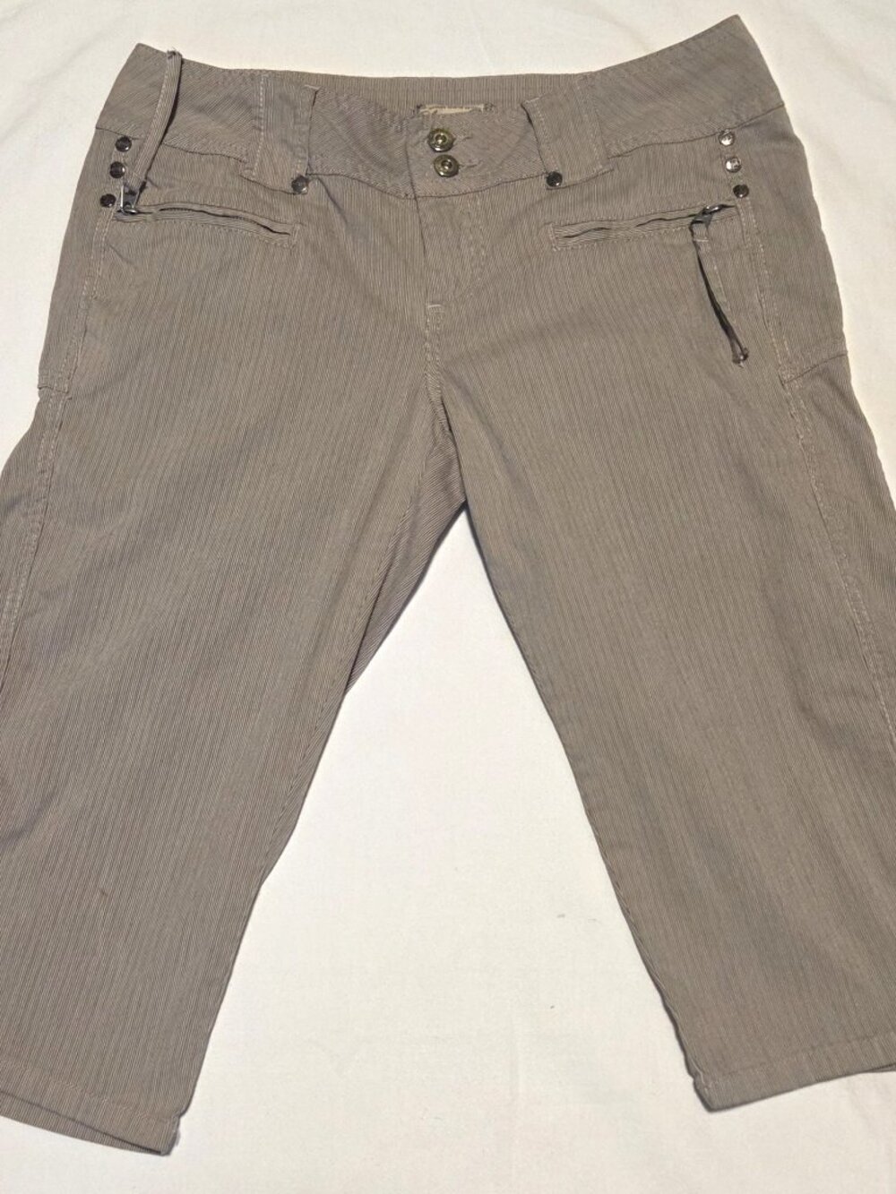 Women’s American Rag Cropped Capri – tan color, pinstripe, Size 5 Excellent Cond